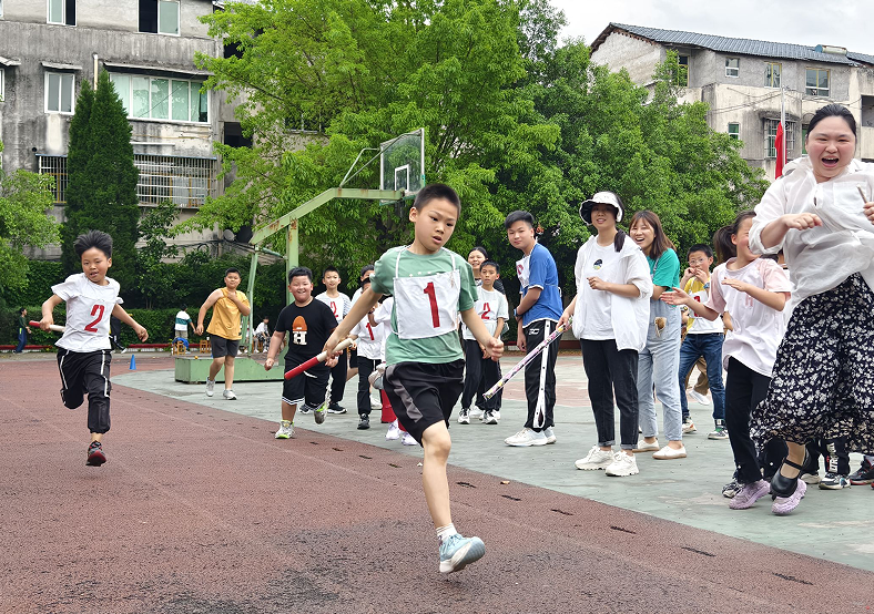 “奔跑吧·少年”合川区香龙小学2024年春季田径运动会超燃