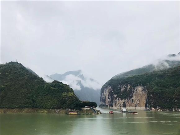 碧波交相辉映奉节白帝城瞿塘峡宛如一幅山水画