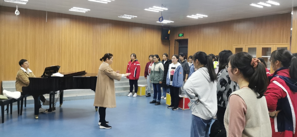 飒！重庆市第十八中学合唱团“唱响”重庆大舞台国家级奖项