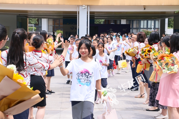 重庆滨江实验学校举行2021级学生离校课程心向党话恩情扬青春起征程