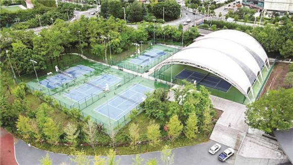 云阳滨江体育公园网球场升级改造建成投用