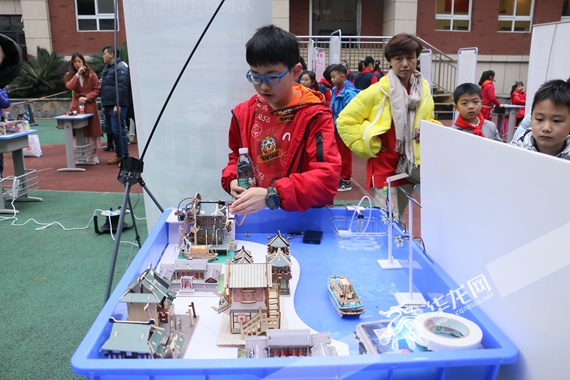 渝中区举行第37届青少年科技创新大赛