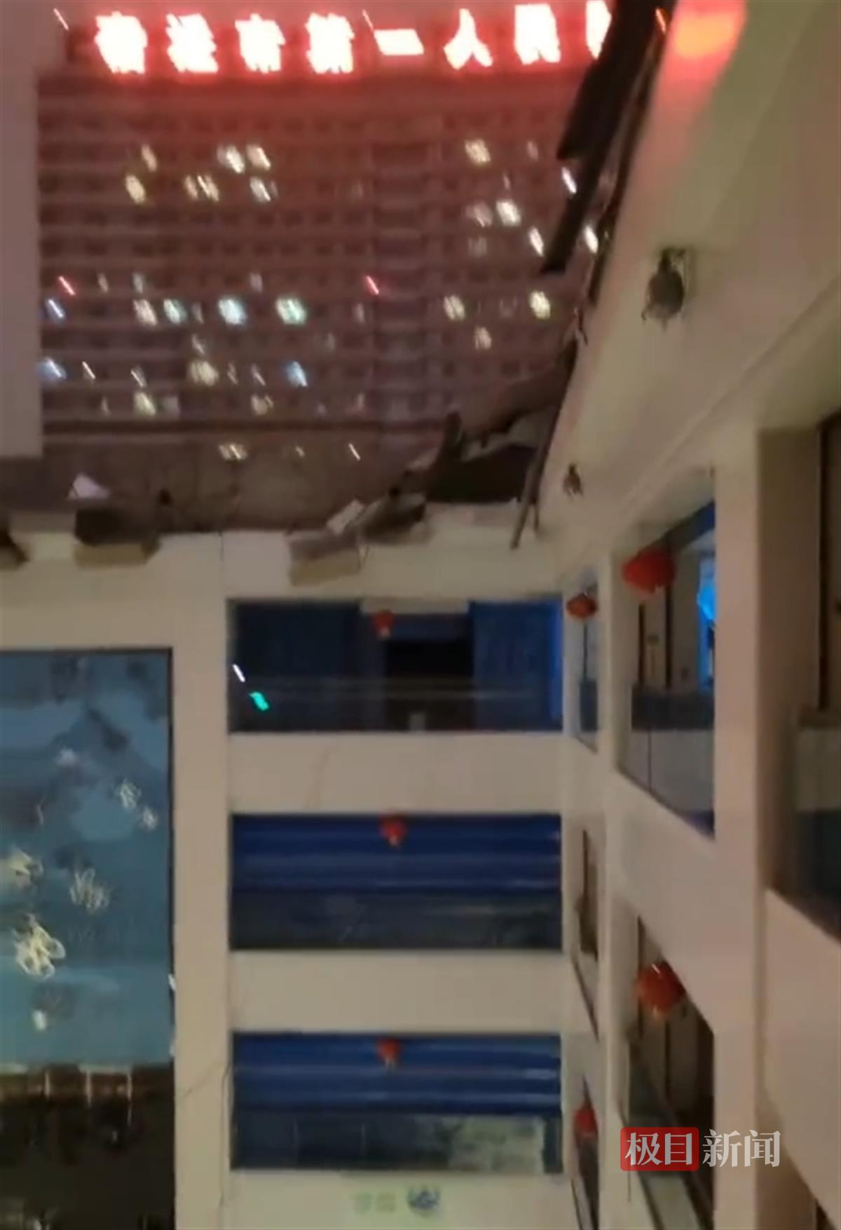 江蘇一醫院門診大廳頂棚大面積垮塌，應急局：是玻璃防雨棚，無人員傷亡1