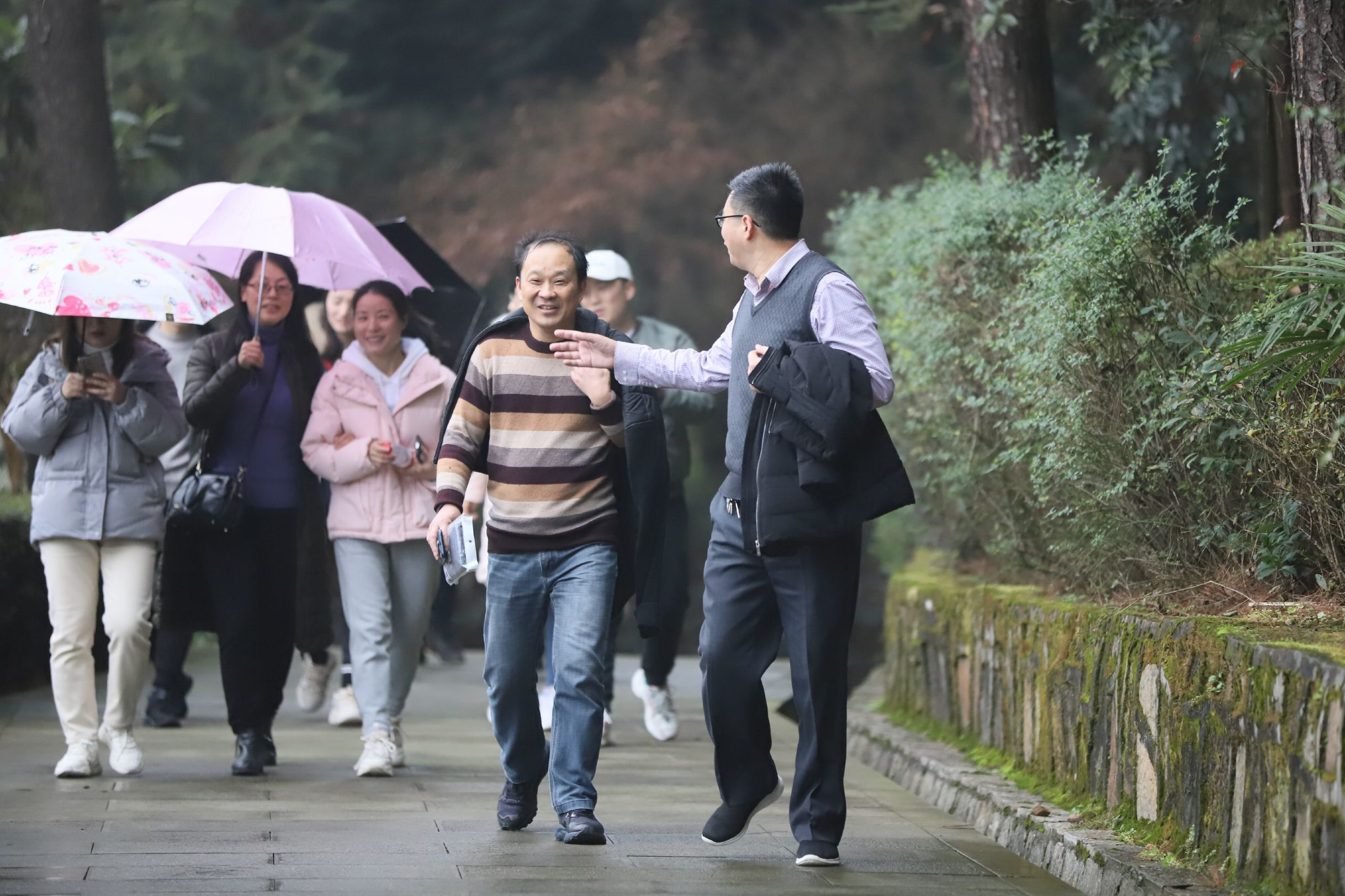 重庆十八中已连续举办十二届登山活动旨在营造全民健身的浓烈氛围