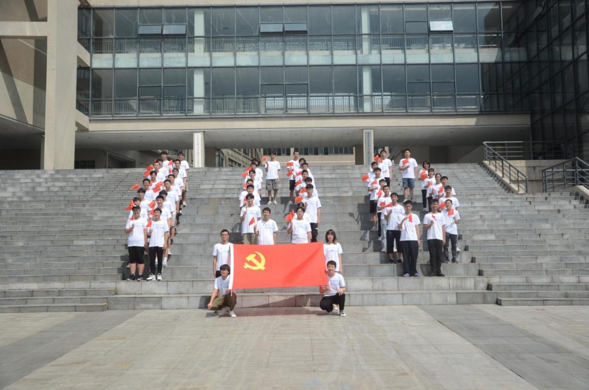 同学们写下自己的祝福语,表达对建党100周年的深情祝福