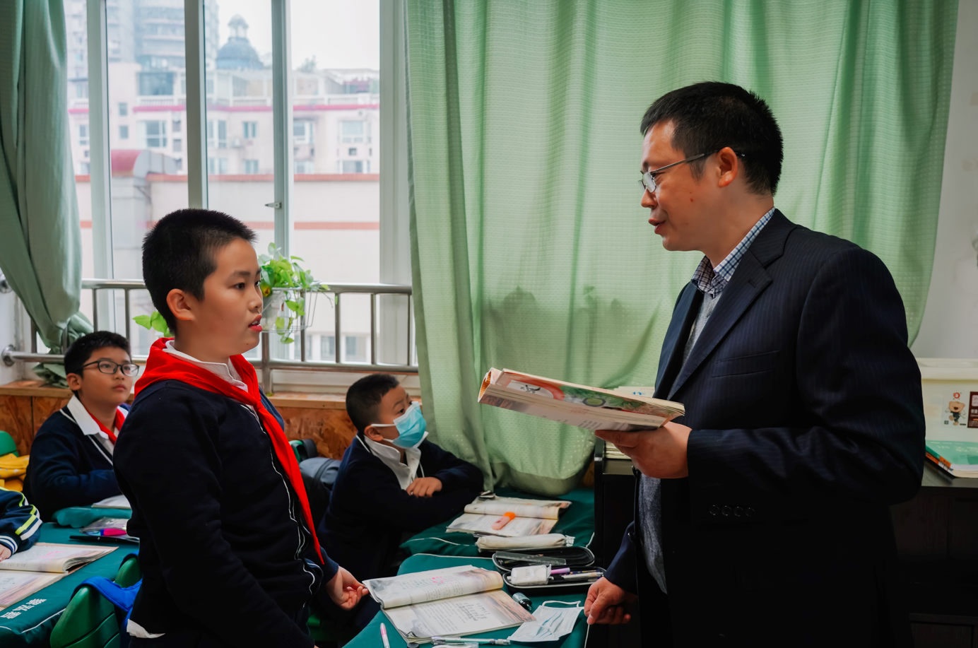 森林小学教师汪世东今生不愿跨出做孩子王的门槛