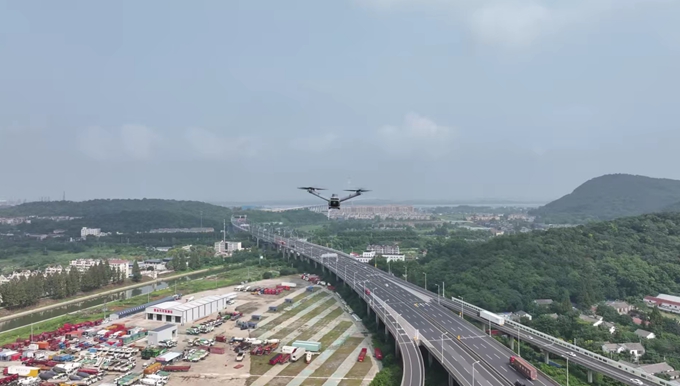 无人机对高速公路巡检