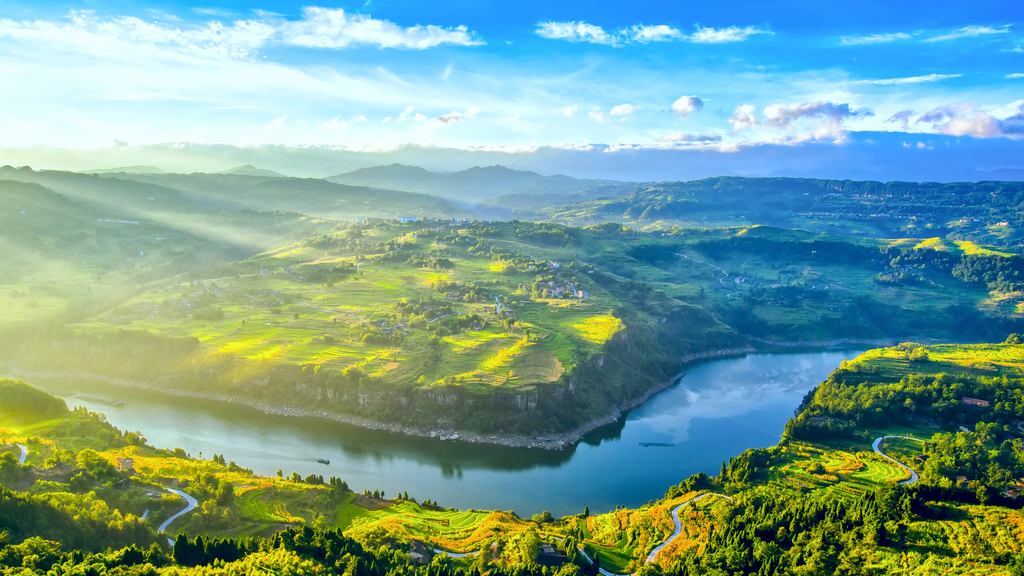 龙河沿岸秋季美景。林登周 摄