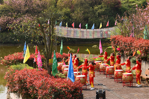 杜市太公山花木节开幕式上的表演。江津区委宣传部供图