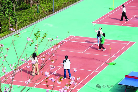市民在香山体育公园锻炼身体。忠县县委宣传部供图 华龙网发