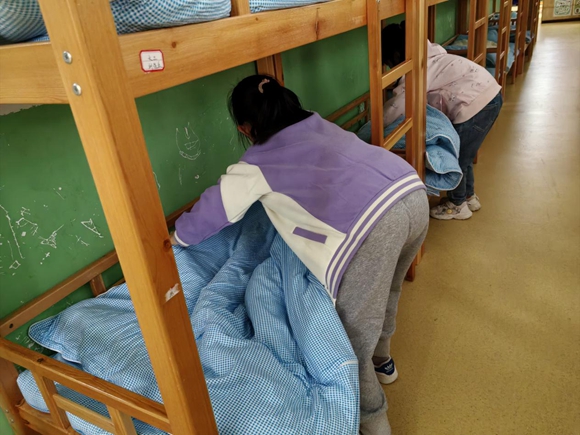 孩子们参与班级卫生清洁和整理。奉节县委宣传部供图