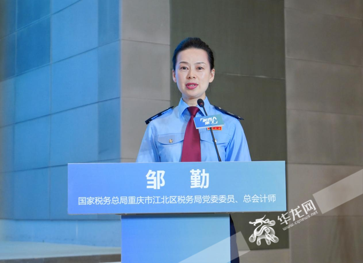 江北区税务局答群众问。华龙网记者 董静 摄