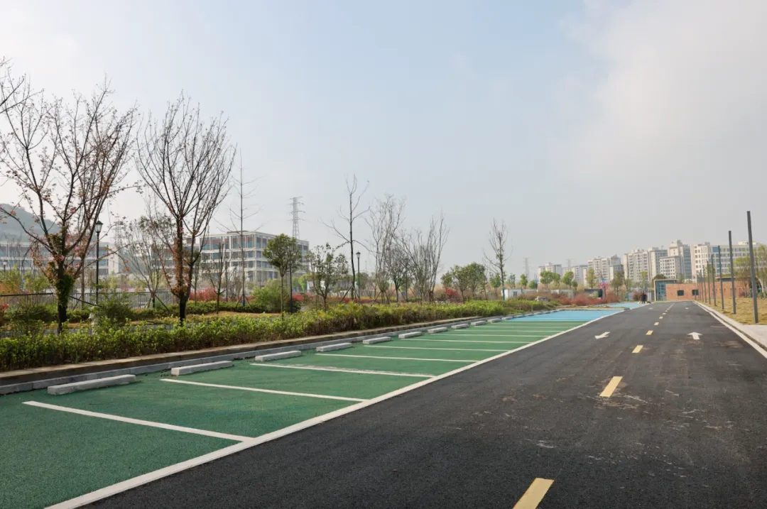 两港南路生态停车场。朱云卿 摄