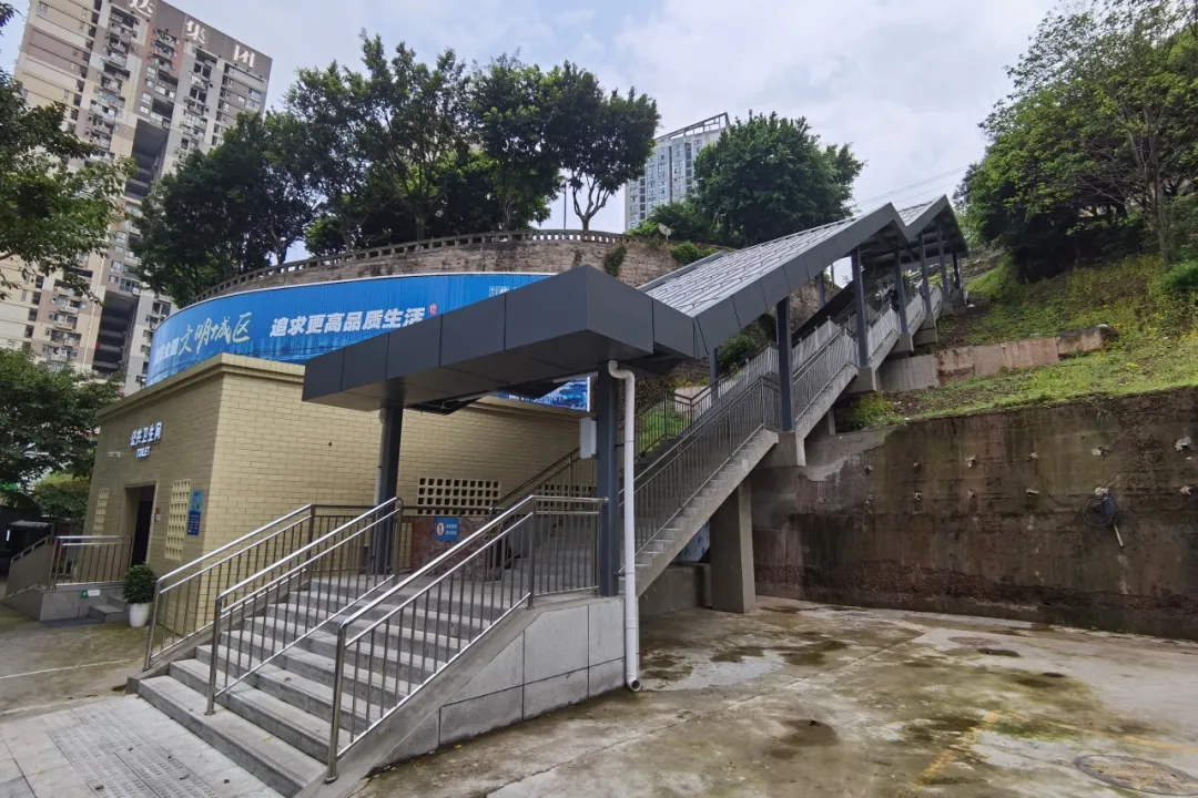 中心城区轨道站步行便捷性提升工程郑家院子站。任天驹 摄