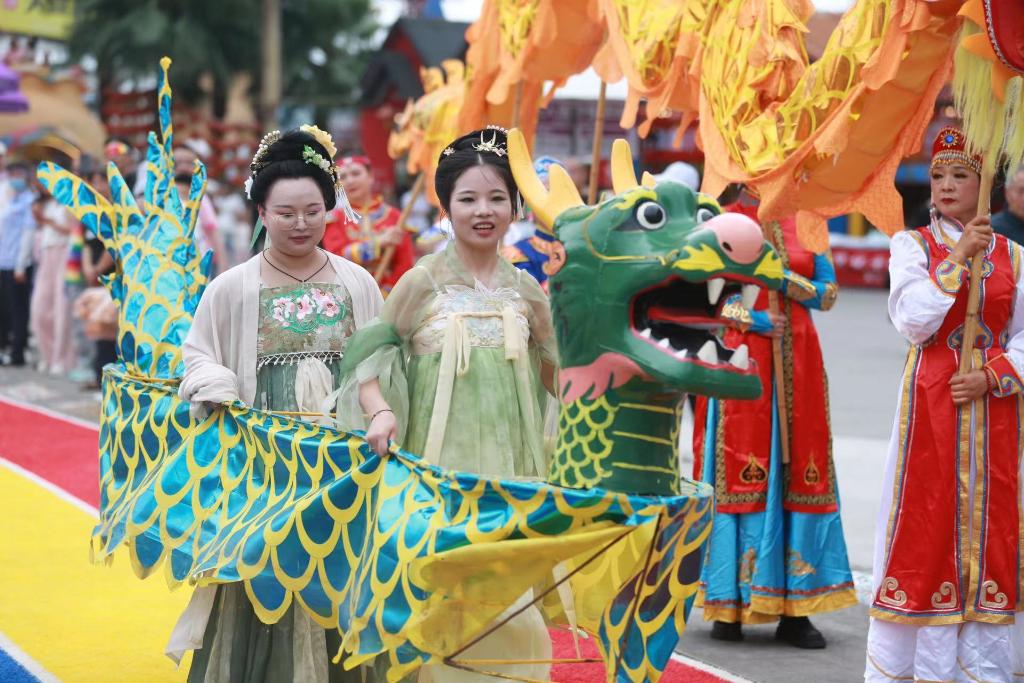 传统习俗与旅游产品结合的“新中式”旅行走俏。受访者供图