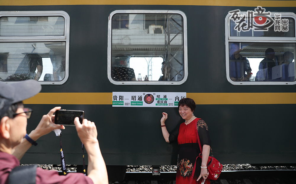 重庆南站承载着几代重庆人的记忆。车站工作人员称，在其鼎盛时期，每天停靠的列车多达100多对，在重庆铁路运输中承担重要角色。