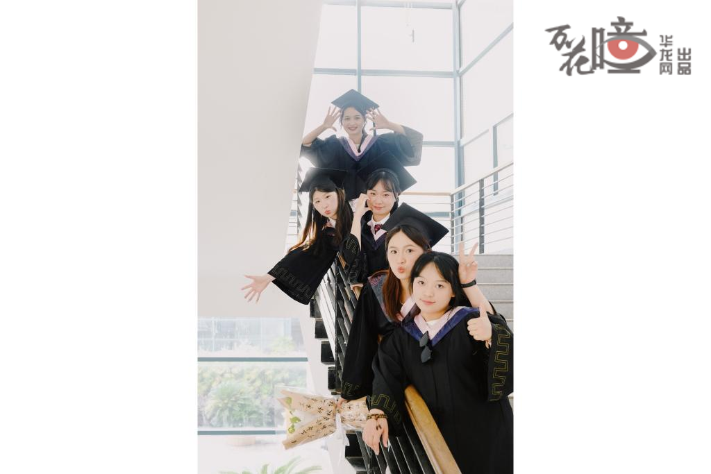 重庆师范大学外国语学院这些女毕业生，对毕业照的最大要求是：美！