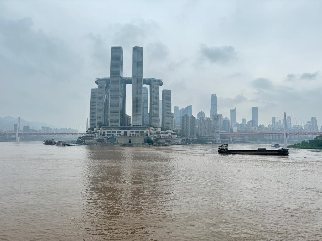 受强降雨和上游来水影响，长江（重庆段）水位有所上涨。华龙网记者 谢鹏飞 摄