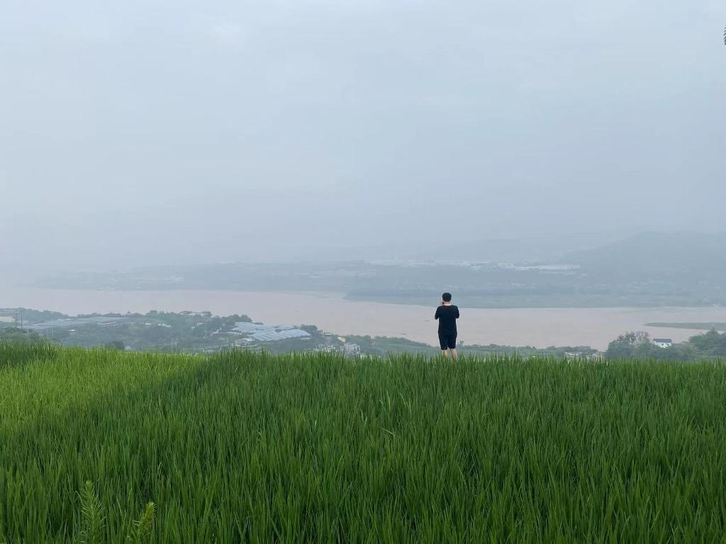 2金鳌田园上的江景。华龙网 董悠 摄