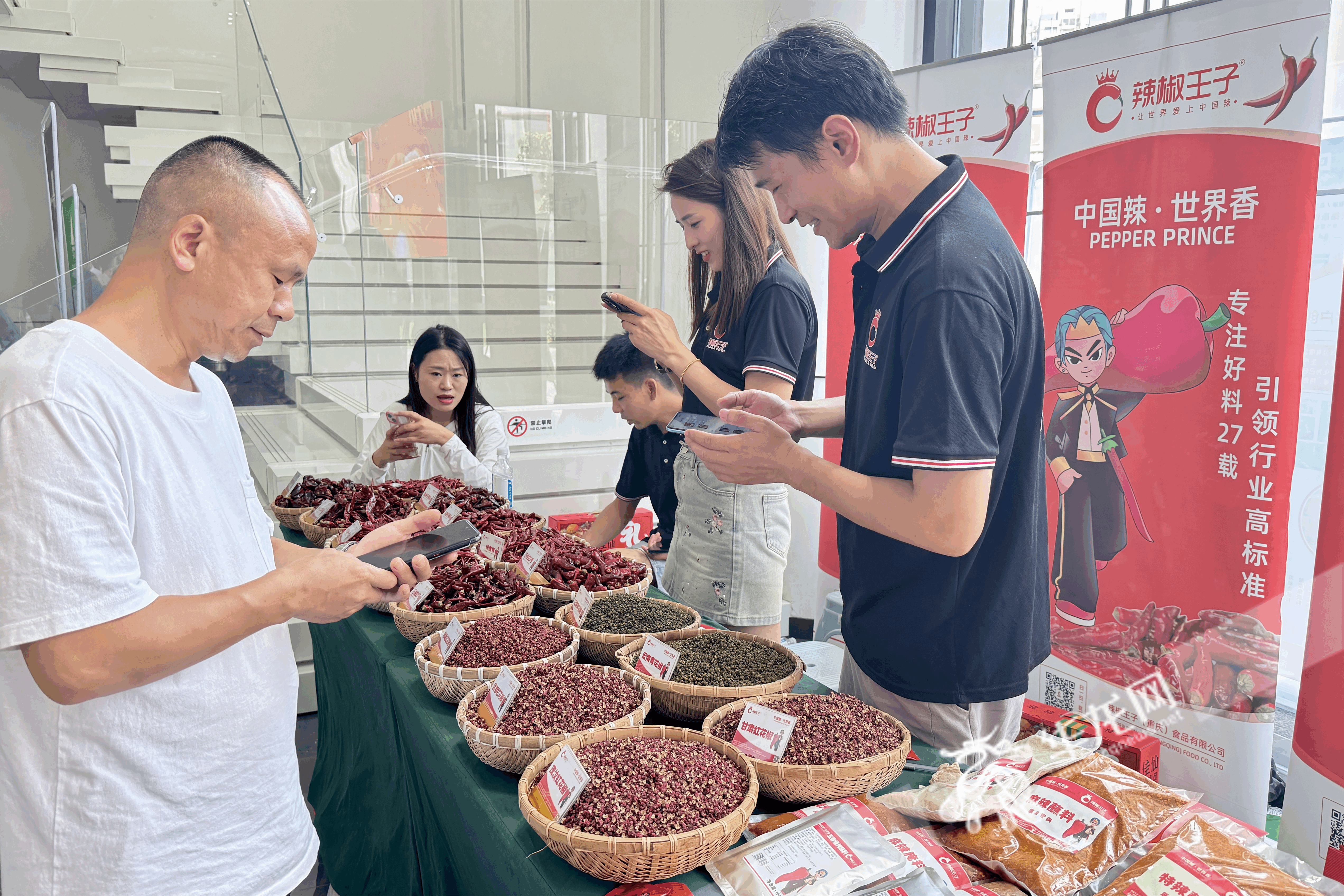 重庆市众联餐饮俱乐部举行10周年庆活动2