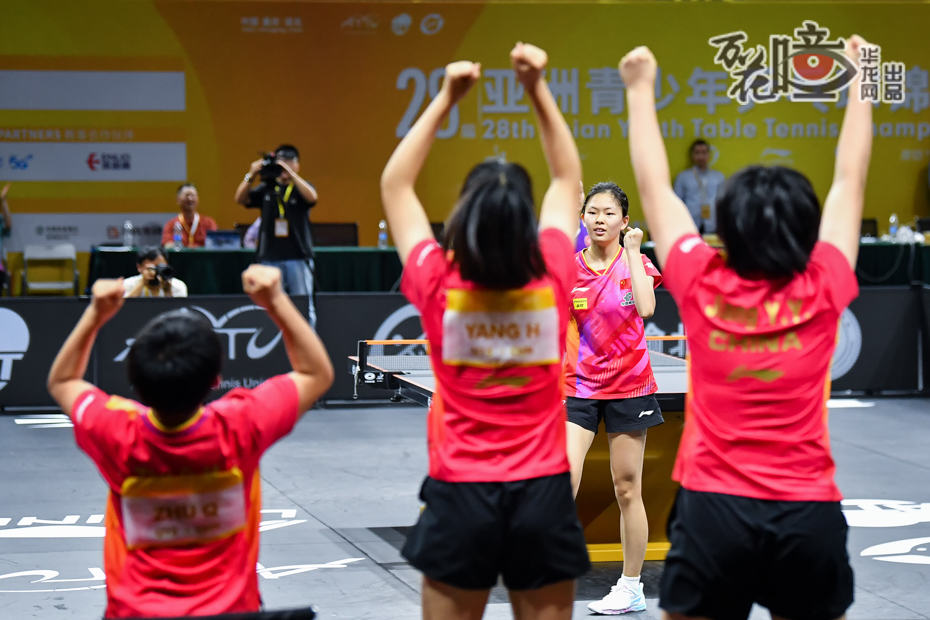 11-5，11-13，11-5，11-9，4局鏖战，姚睿轩赢了！国乒女团总比分3比2战胜中国香港，成功夺冠。这场对决，过程曲折多变，充满了心跳加速的瞬间。