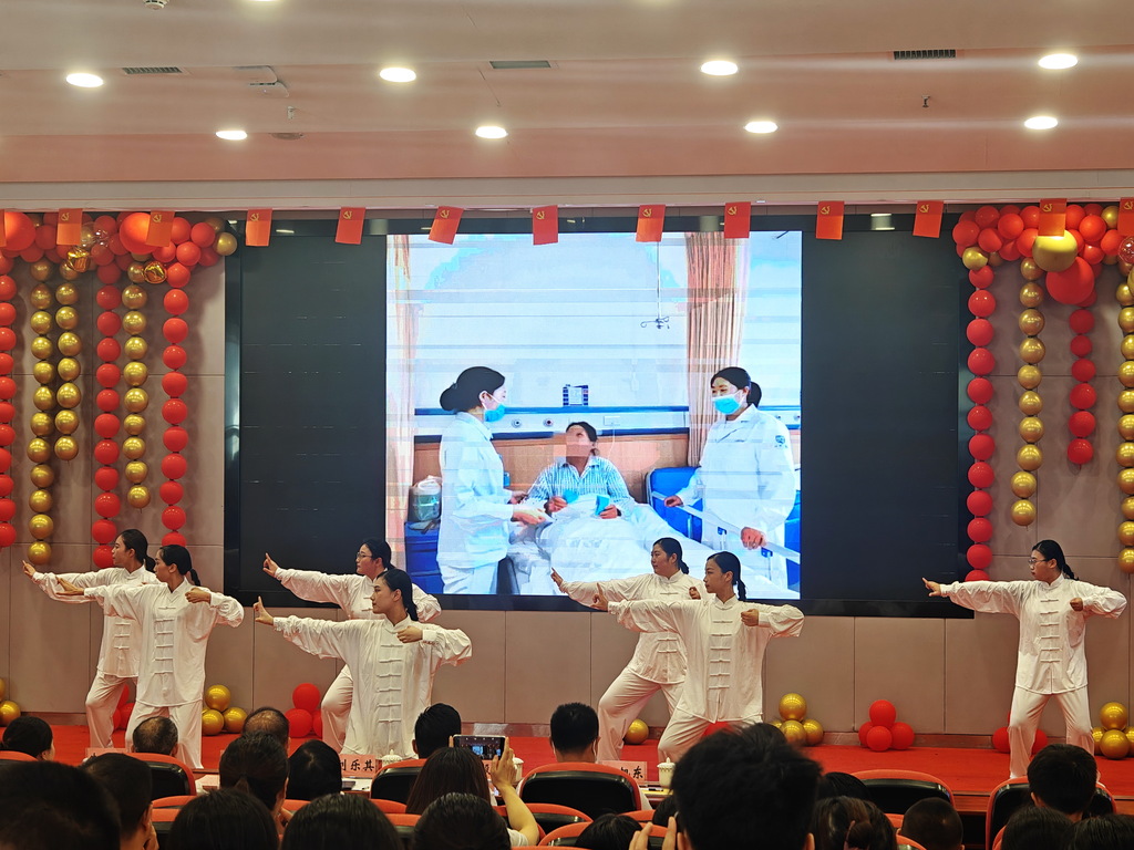 健身《八段锦》表演