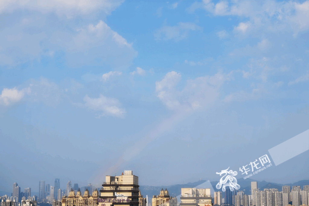 003——从渝中区看到的彩虹。华龙网 李一鸣 摄