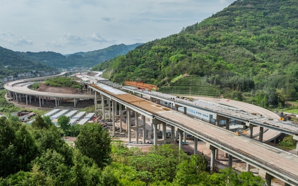 巫云开高速建设项目。开州区委宣传部供图