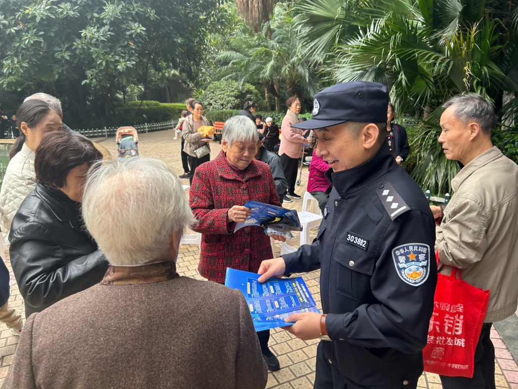 民警开展反诈宣传。警方供图