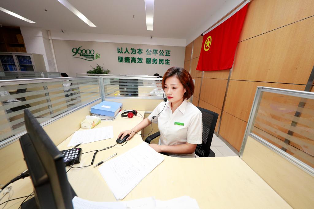 96000殡葬服务热线是全国第二条、西南地区首条殡葬服务热线。重庆市殡葬事业管理中心供图