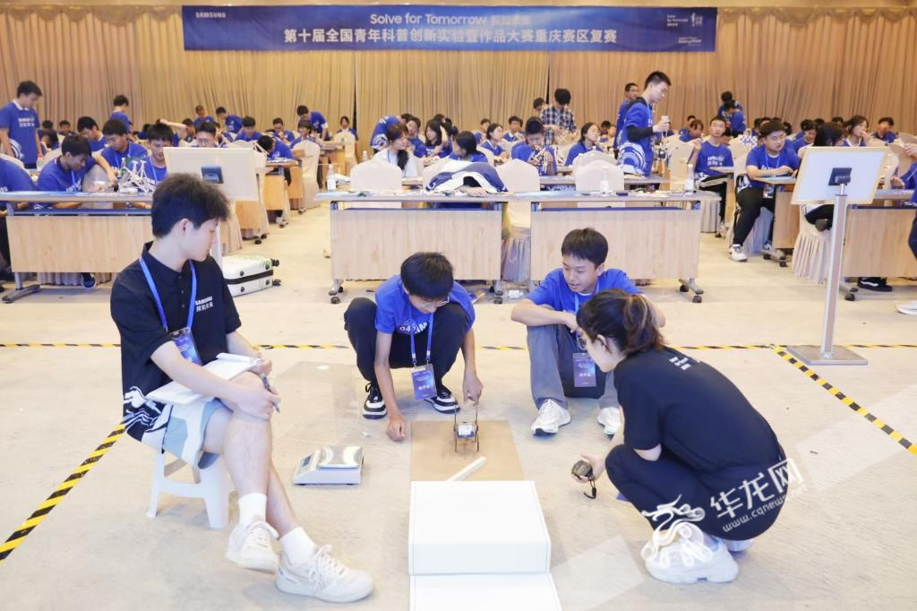 第十届全国青年科普创新实验暨作品大赛重庆赛区比赛在重庆科技馆举行。华龙网记者 石涛 摄