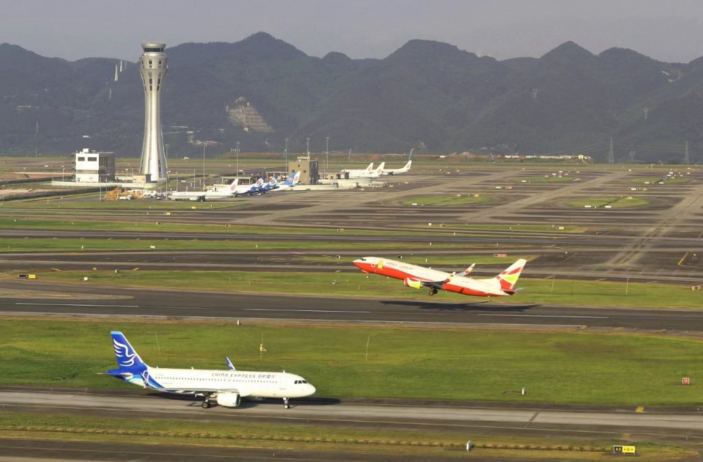 重庆江北国际机场飞机起降。江北机场供图。