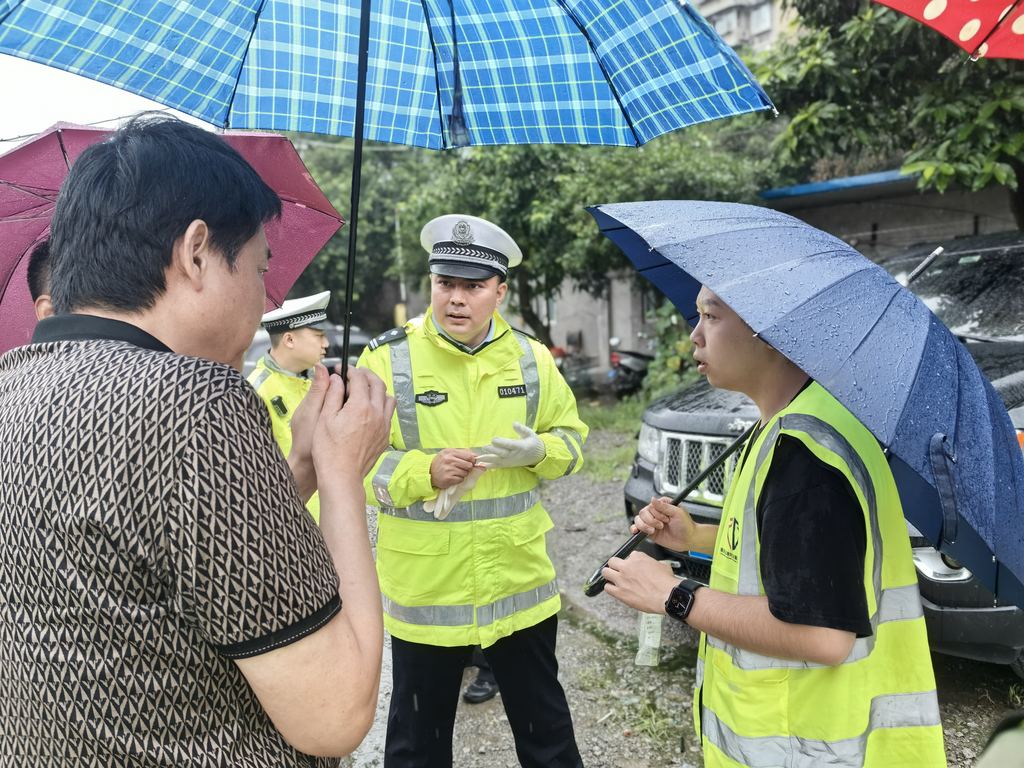 张清鑫在事故处理现场。受访者供图