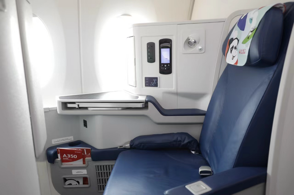 2空客A350机型客舱内部。四川航空供图