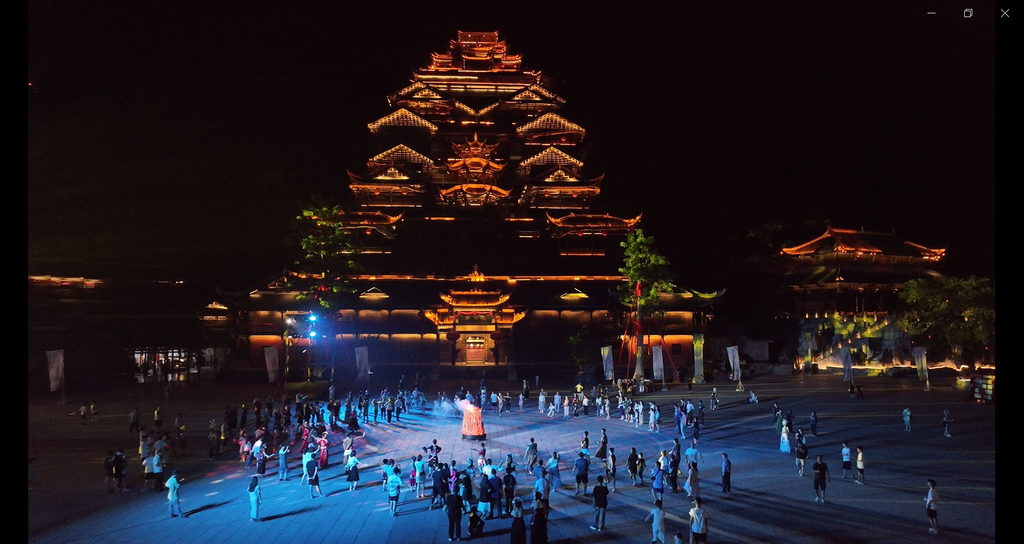 九黎城夜景。赵勇摄