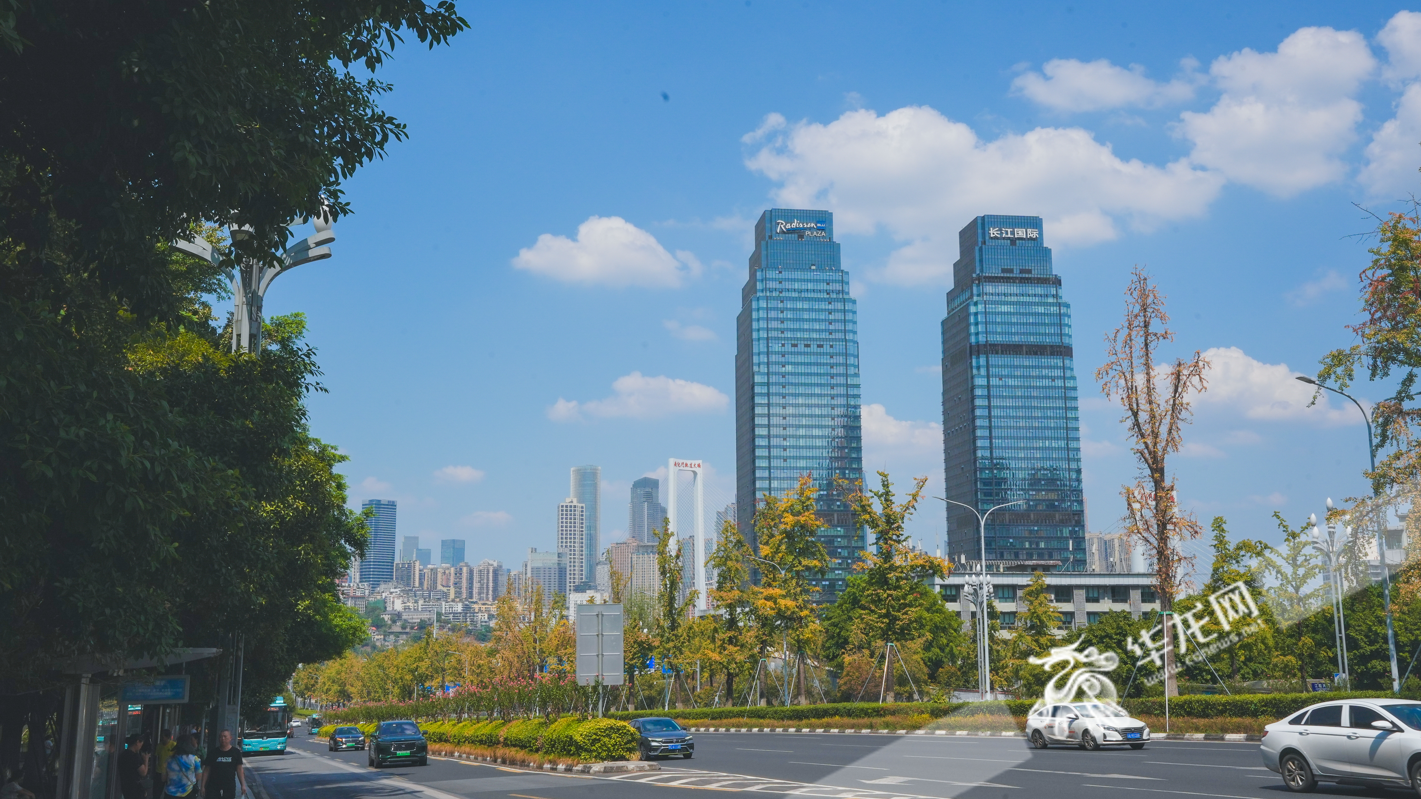 今起三天重庆最高气温达39℃，再坚持几天，强冷空气在路上了。华龙网记者 陈毅 摄