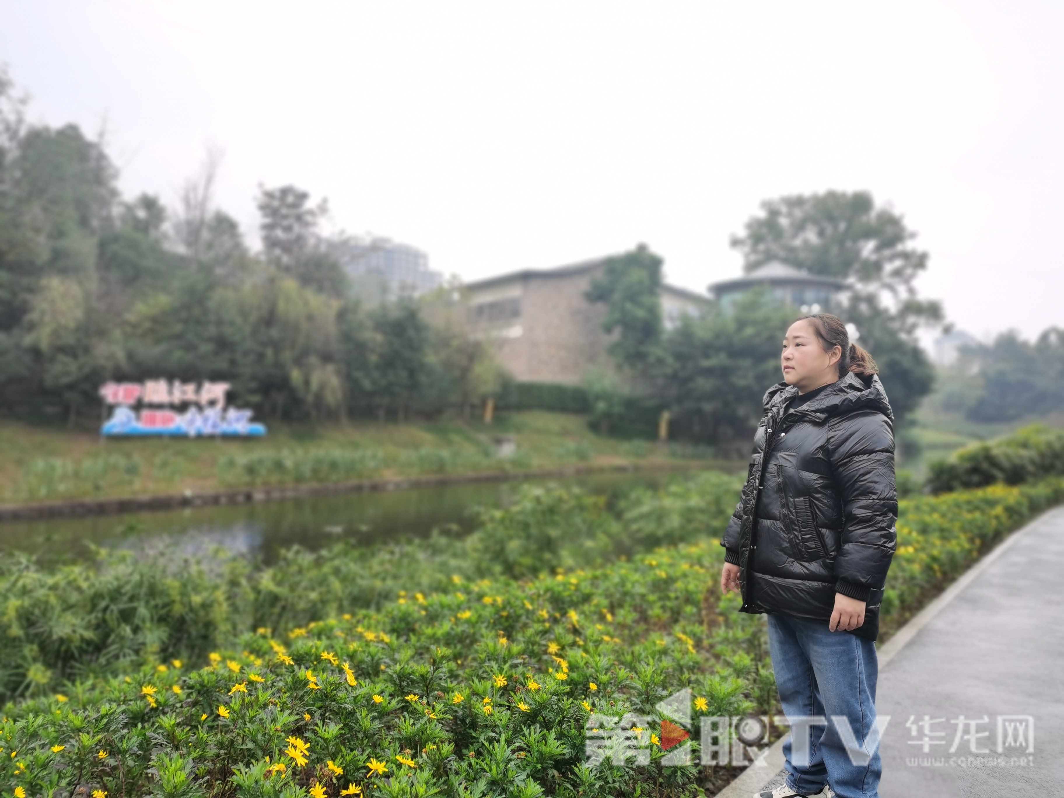 羅相講述臨江河的變化。第1眼TV-華龍網 陳雨 攝