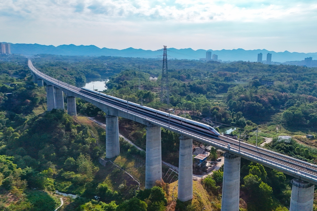 渝昆高鐵渝宜段通車(chē)。中國(guó)國(guó)家鐵路集團(tuán)有限公司供圖