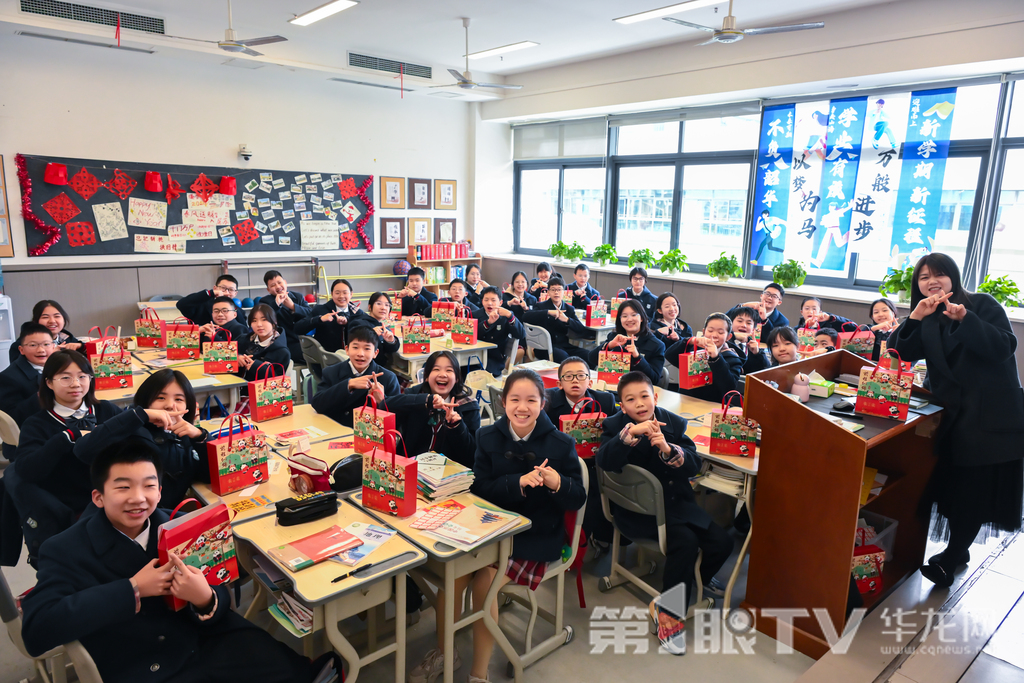 开学首日，巴川量子学校以“蜕变”为主题，为同学们打造了一场仪式感与意义感并重的“开学节”。第1眼TV-华龙网记者  冯一鸣 许义丽