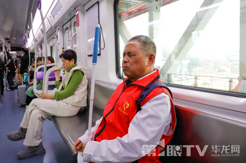 Participant Wang Jiachun took the rail train from Dalongshan Station on Line 6 to Houbao Station on Line 10