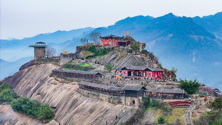 滑石古寨春日盛景。