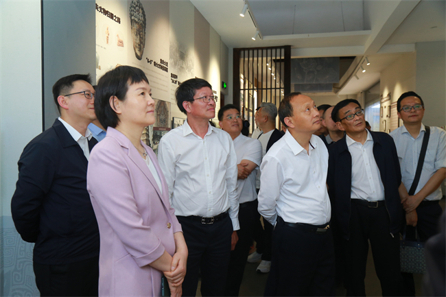 侨界人大代表、政协委员专题视察调研活动在大足举行。重庆市侨联供图 华龙网发