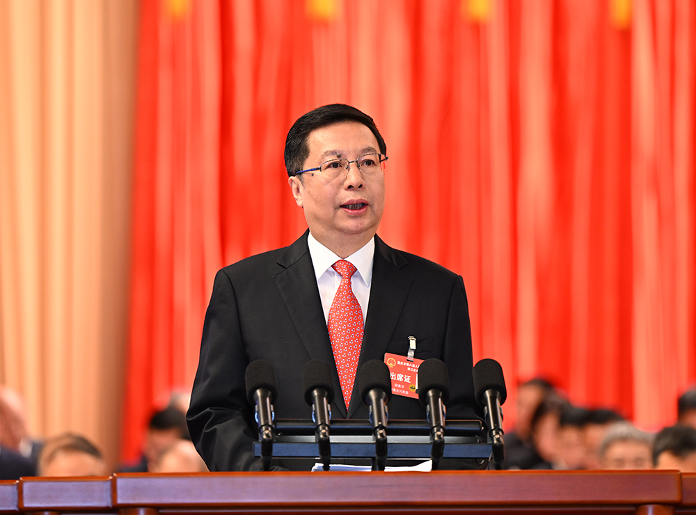 市人民政府市长胡衡华作政府工作报告
