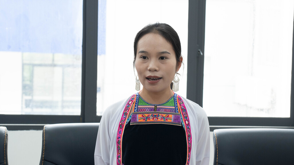 音乐学院学生潘秀莲(侗族)演唱侗歌 唐欣摄影