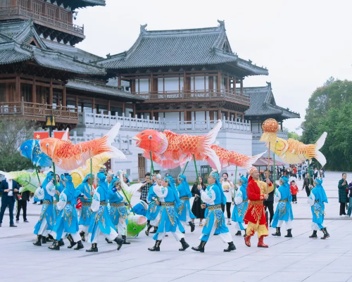 Carp Lantern Performance in Dazu Rock Carvings Scenic Area; (Photo provided by Publicity Department of the CPC Dazu District Committee)