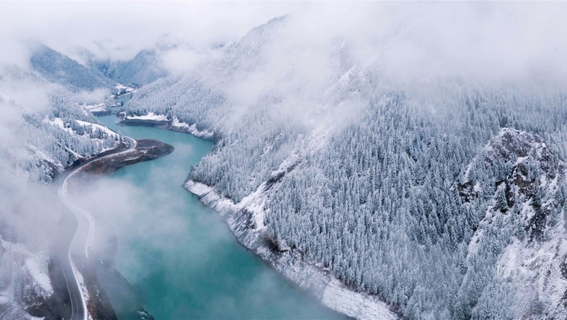 乌鲁木齐妖娆的冰雪美景。