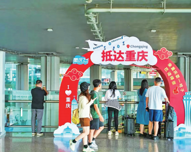 Many passengers were checking in and waiting for their flights at Chongqing Jiangbei International Airport's T3A terminal