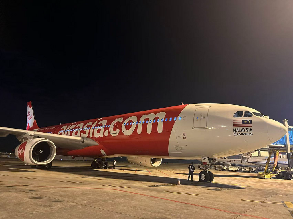 An AirAsia flight at Chongqing Jiangbei International Airport (Photo provided by Chongqing Jiangbei International Airport)