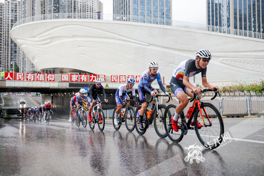 Cyclists in the race