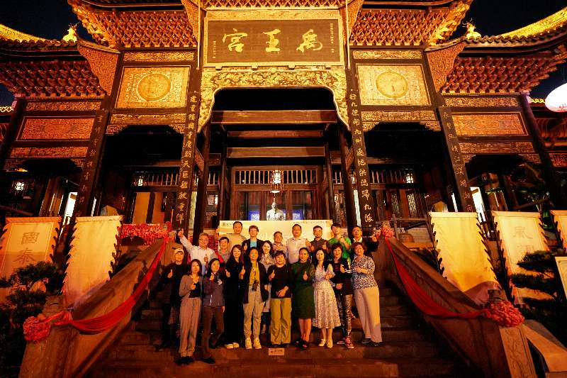 Delegations visiting the Huguang Guild Hall for a field inspection